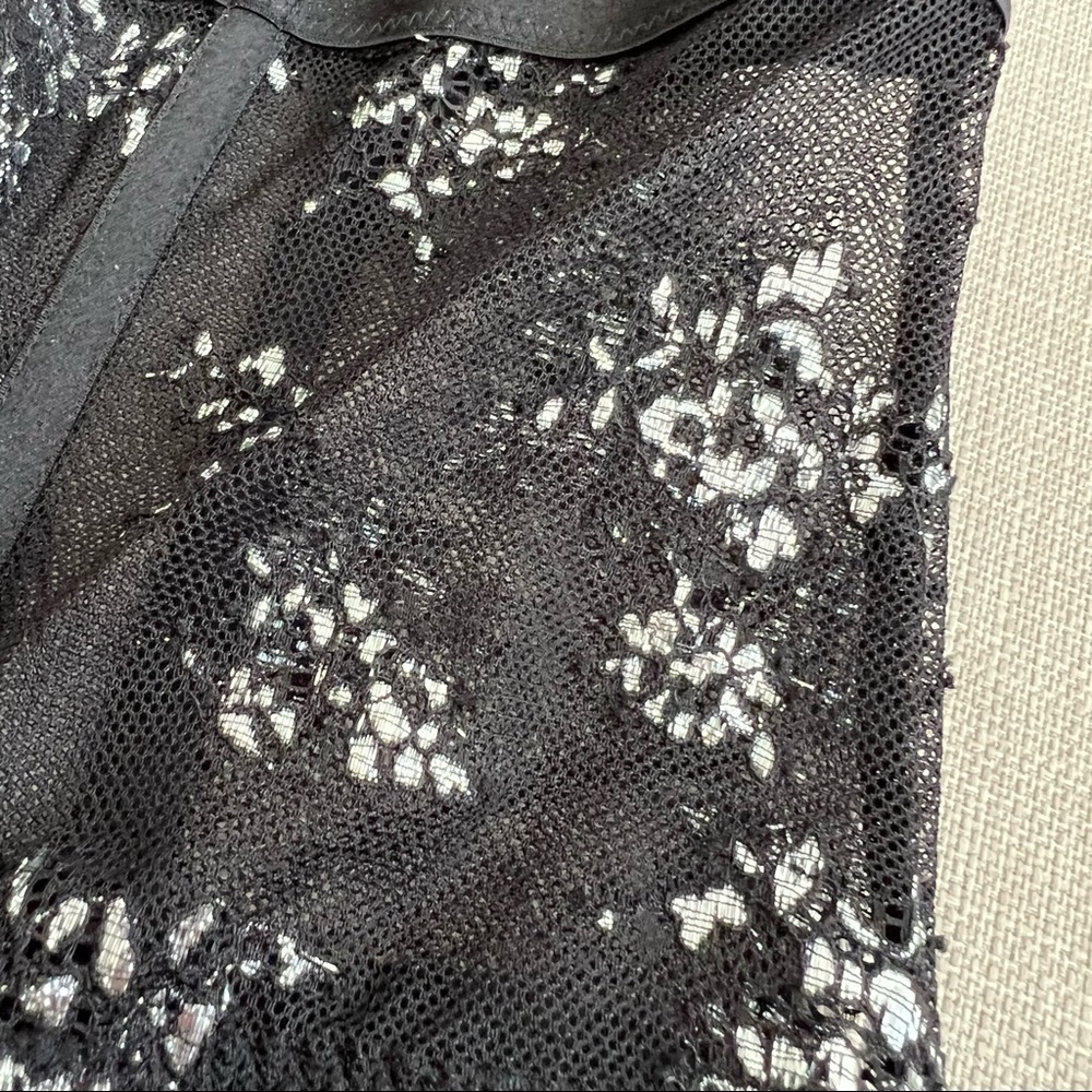 VICTORIA’S SECRET* Lace corset with silver details - Picture 8 of 10